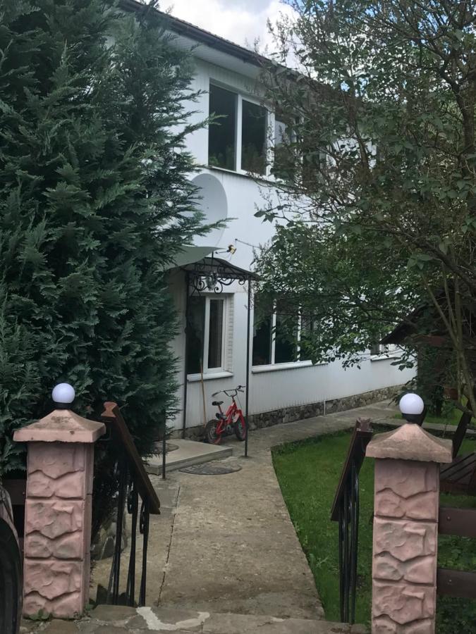 Садиба Диво Квітка Tatariv Exterior foto