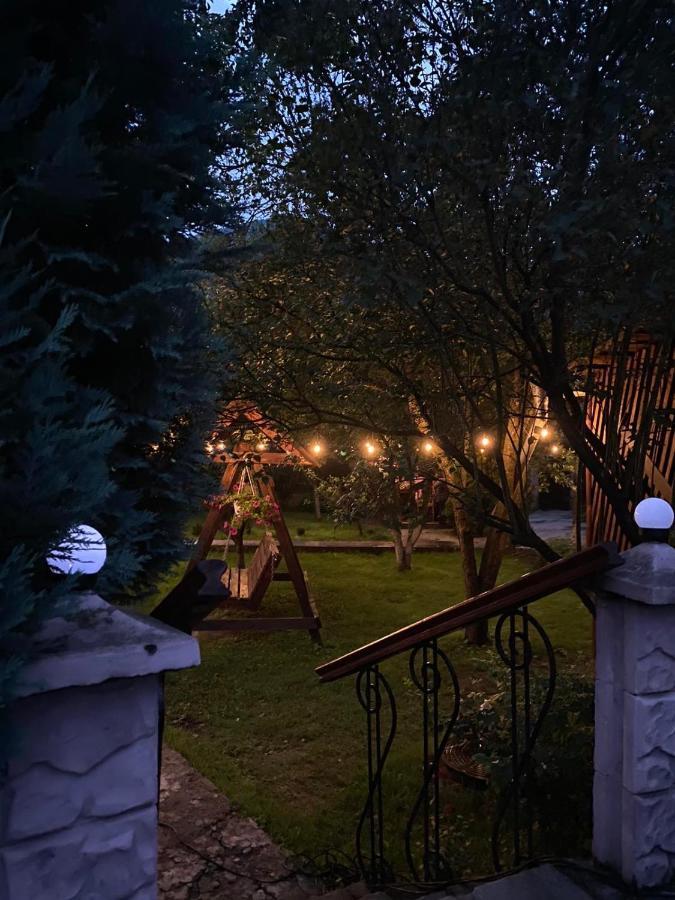 Садиба Диво Квітка Tatariv Exterior foto